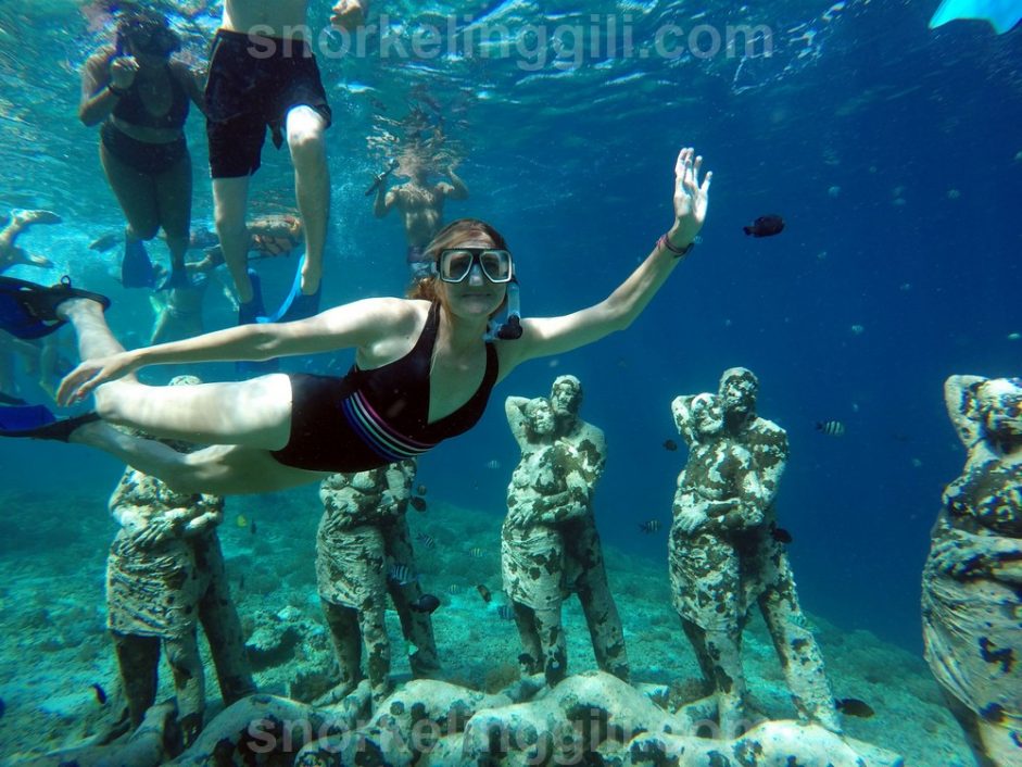 underwater statue